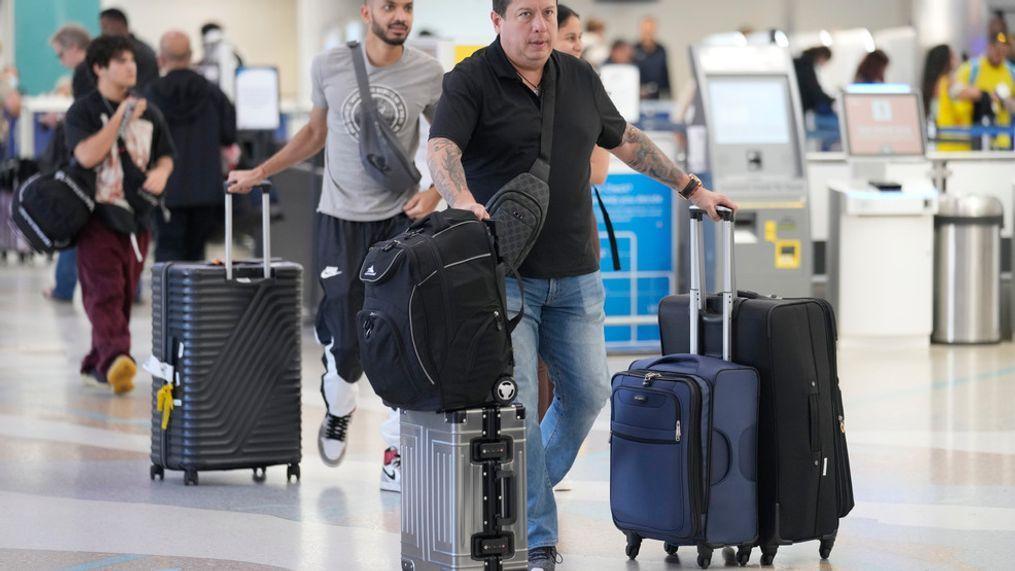 Excess baggage courier service in Mumbai with luggage pickup and international shipping